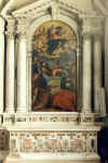 foto R.Pellizzon Otus  L'altare si trova sulla parete di fondo della navata di destra.Era in legno e si trovava sul muro sud della chiesa. Nella seconda met del '400, con l'ampliamento della chiesa, fu portato nella posizione attuale. Nel 1610 fu rifatto in marmo e vi fu posta la pala dell'Assunta opera di Palma il Giovane. L'autore dell'altare, giunto ai nostri giorni integro, non  noto.