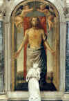 foto R.Pellizzon Otus La composizione  ridotta allessenziale, non ci sono elementi superflui a distrarre lo spettatore dallemotivit del momento: solo la figura del Cristo che occupa quasi tutta la superficie del quadro e i due angeli nella parte superiore che reggono la corona. Non viene qui raffigurato un Cristo trionfante, che ascende al cielo, bens un Cristo che ha sofferto il martirio e ancora ne porta addosso i segni (sudario).Ai piedi della pala la statuetta di S. Antonio donata dai Locatelli.